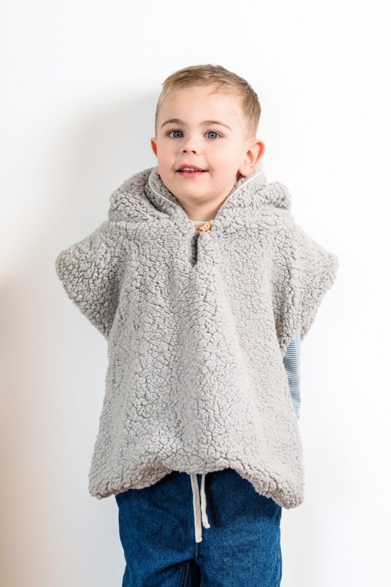 Poncho moumoute grise