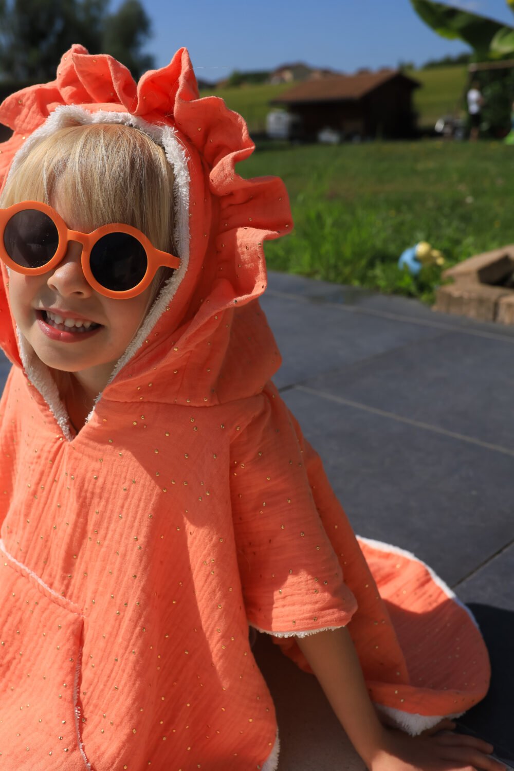 Poncho de bain saumon pois doré – Image 2