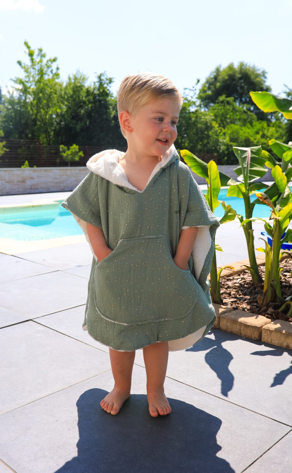 Poncho de bain vert pois doré