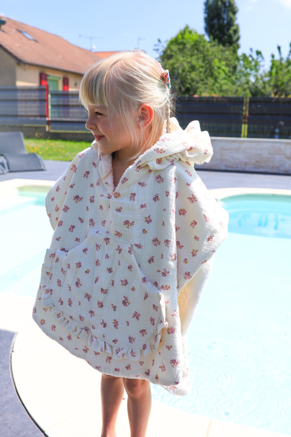 Poncho de bain fleuris Paola – Image 4