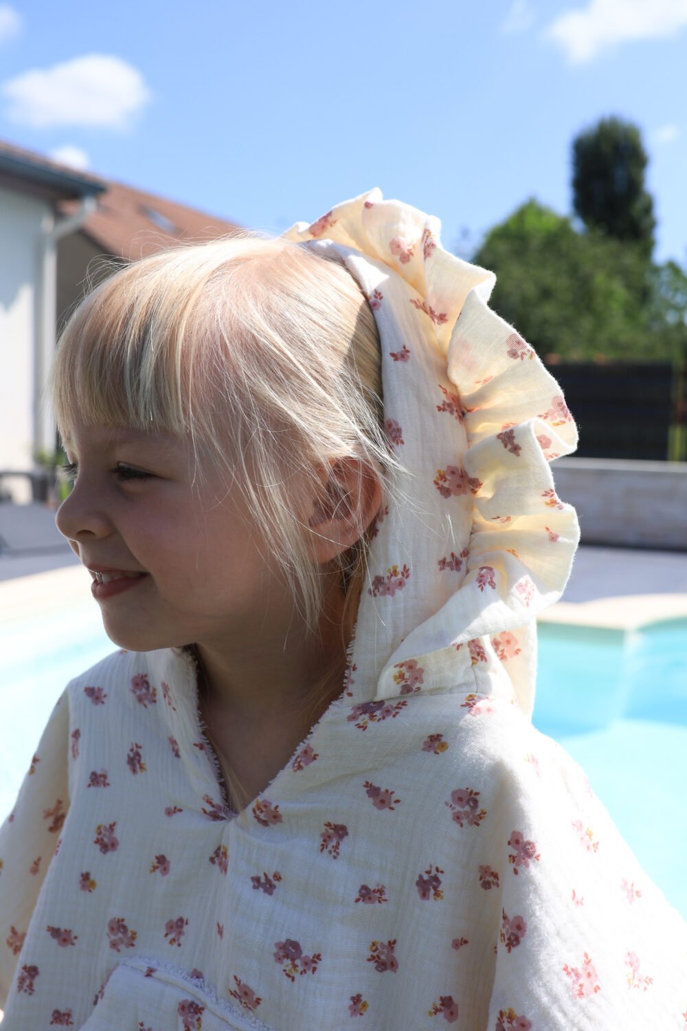 Poncho de bain fleuris Paola – Image 3