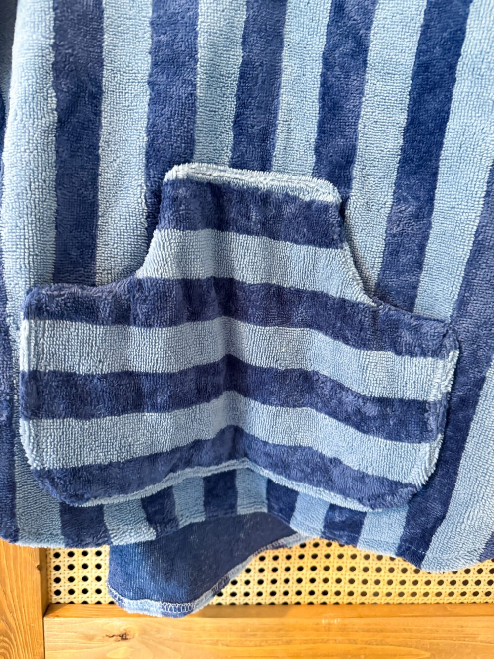 Poncho de bain bleu ciel/marine – Image 2