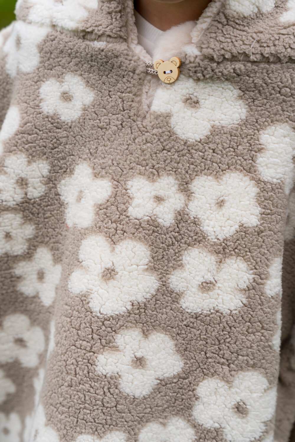 Poncho fleurs blanche – Image 2
