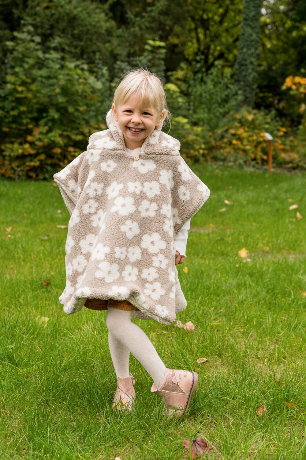 Poncho fleurs blanche