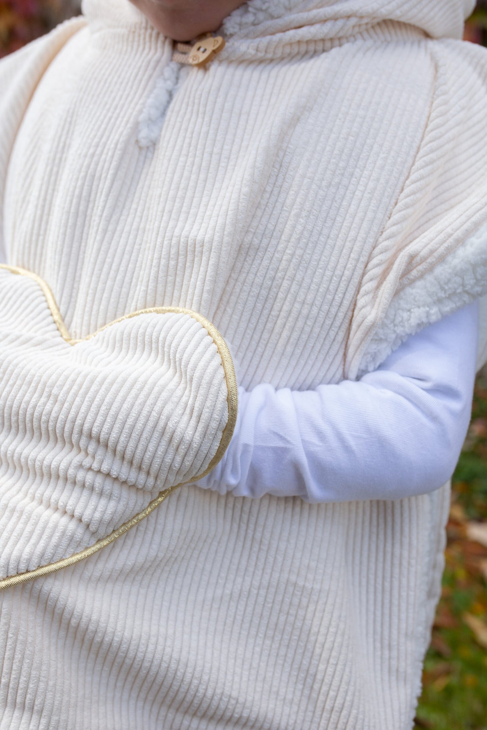 Poncho poche coeur velours écru – Image 2