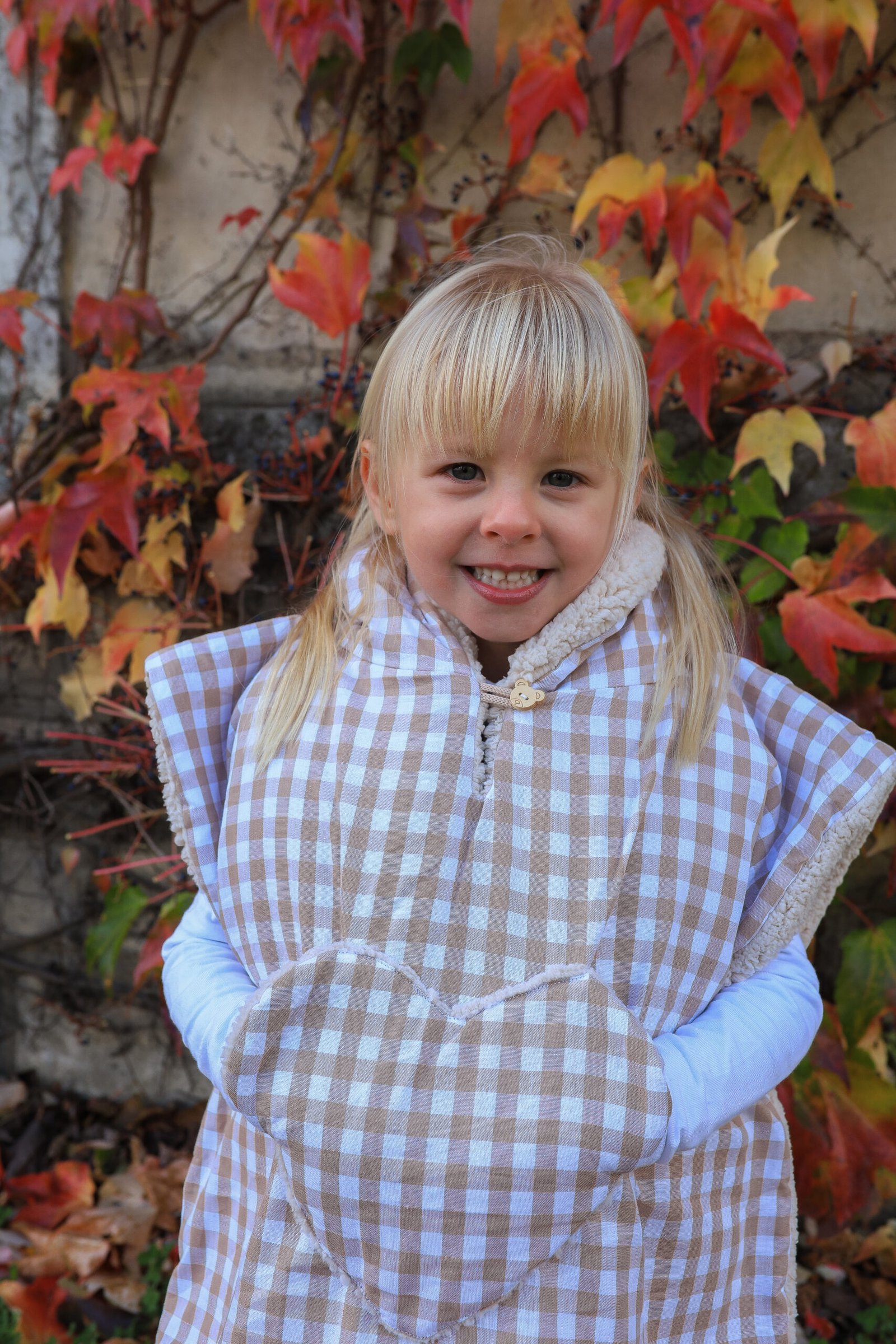 Poncho poche coeur vichy camel – Image 3