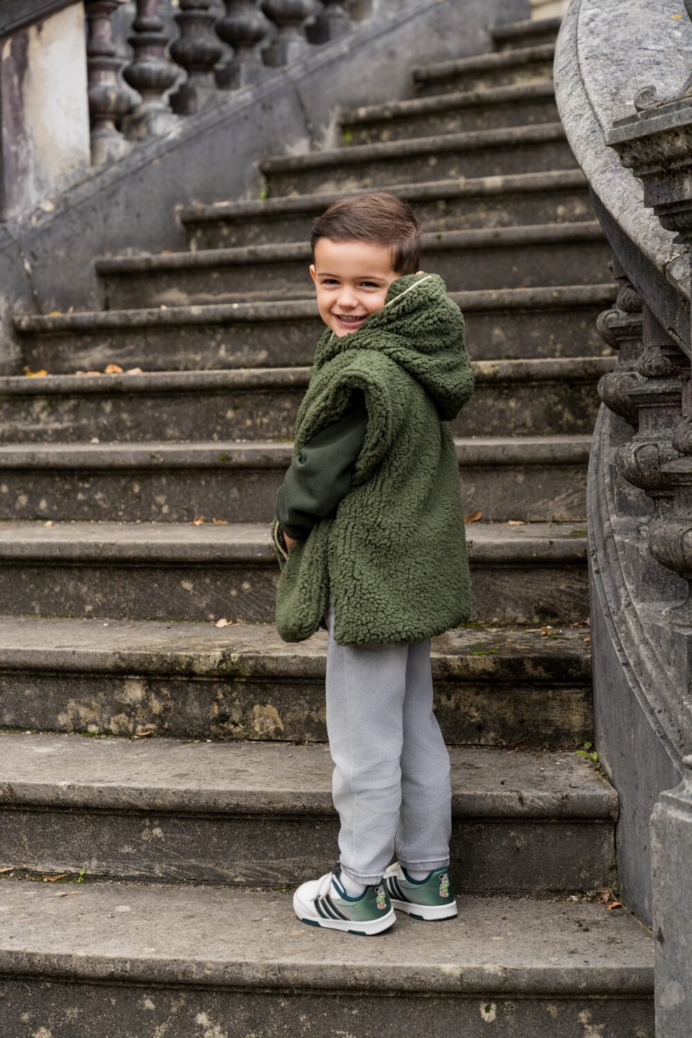 Poncho poche coeur moumoute kaki – Image 2