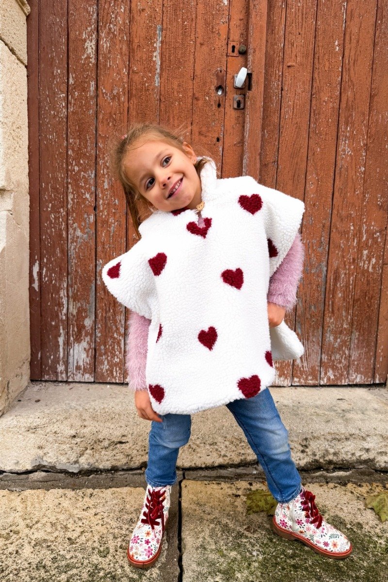 Poncho moumoute coeur rouge