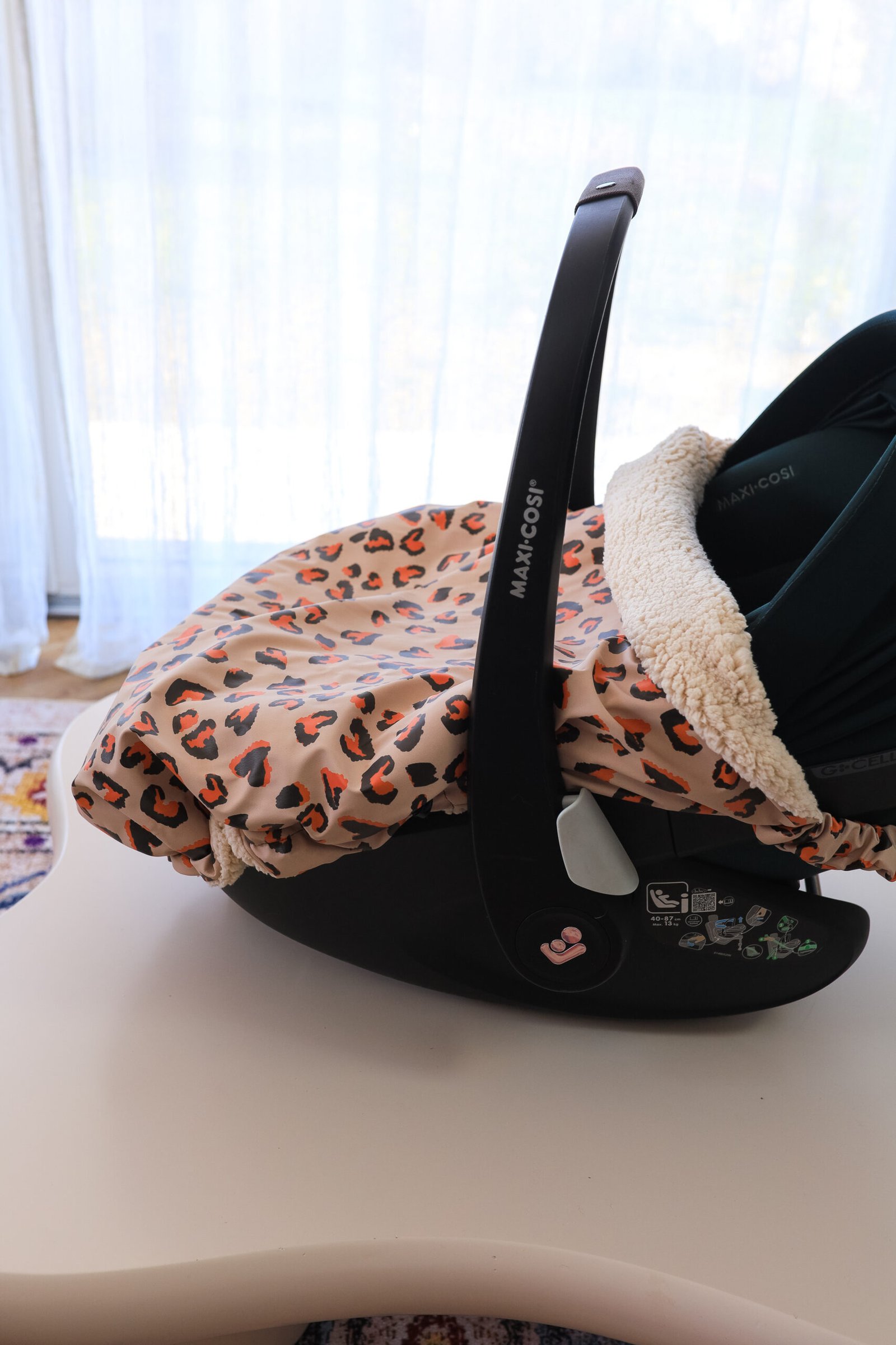 Couverture de cosy imperméable léopard coeur – Image 3