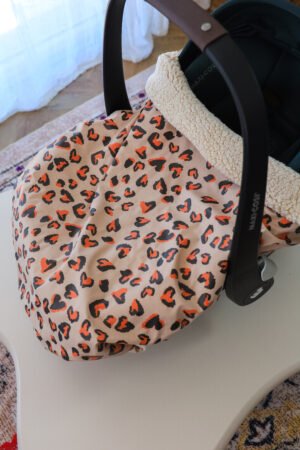 Couverture de cosy imperméable léopard coeur