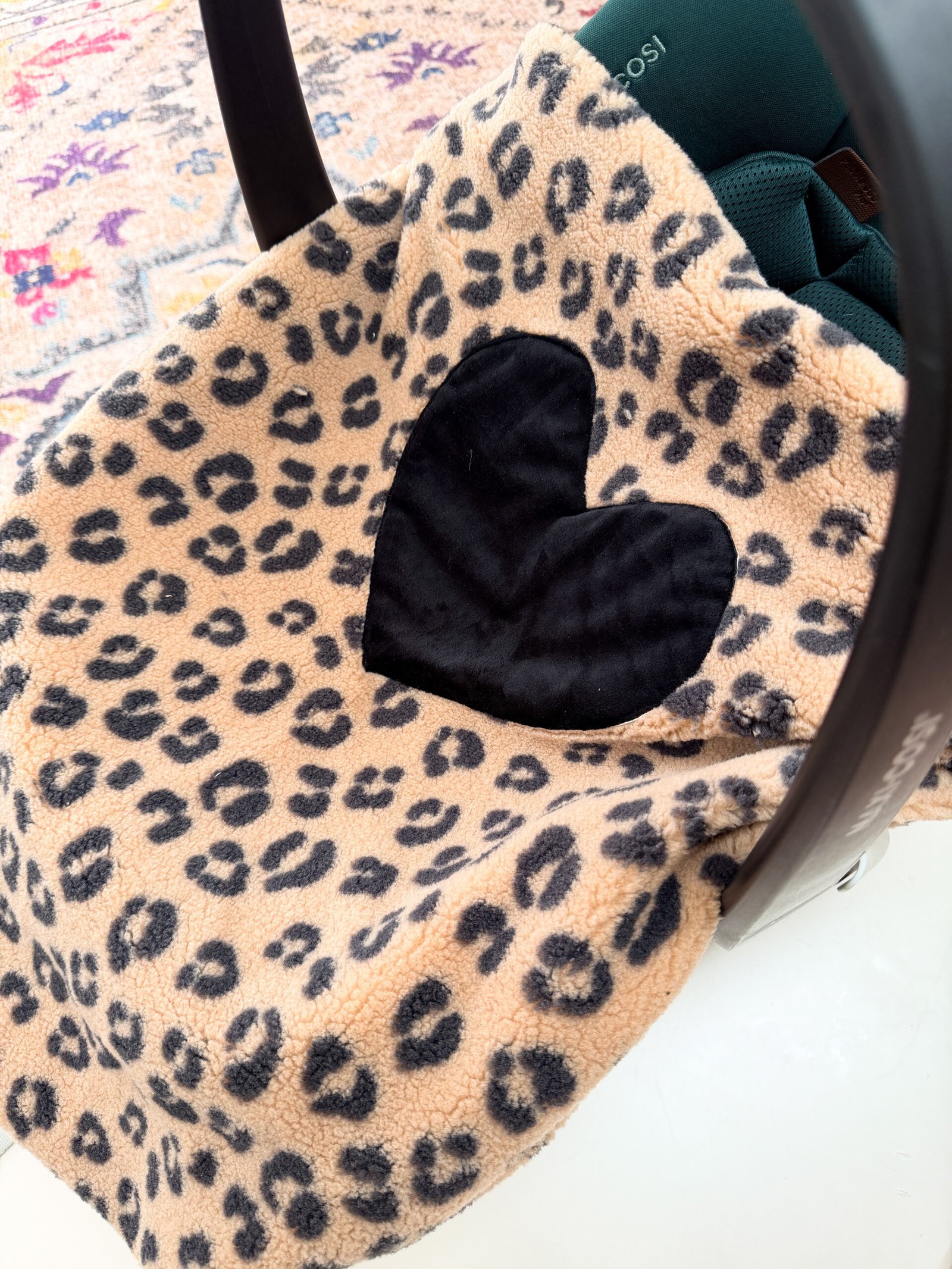 EN STOCK- Couverture de cosy moumoute léopard coeur – Image 4