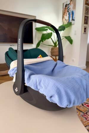 Couverture de cosy bleu bébé