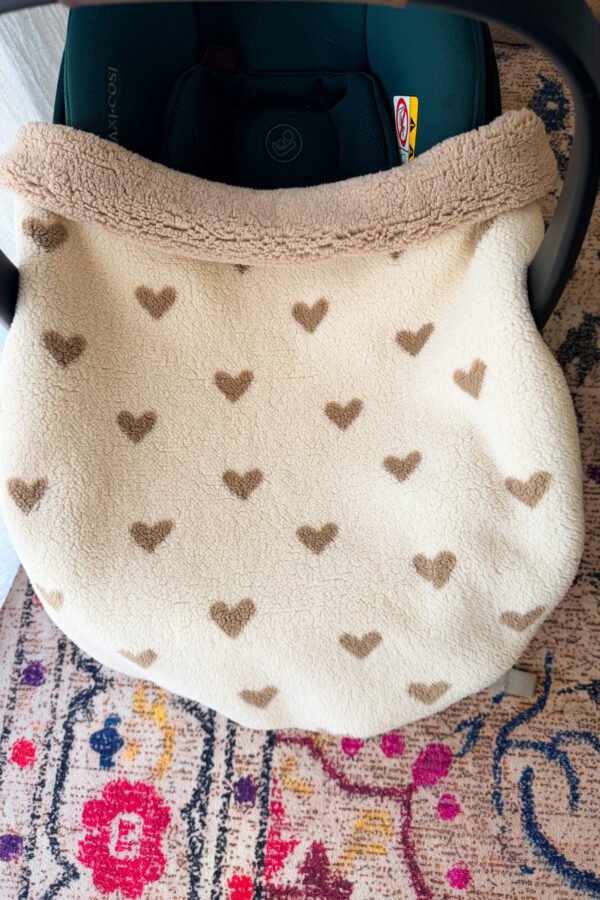 Couverture de cosy moumoute coeur taupe