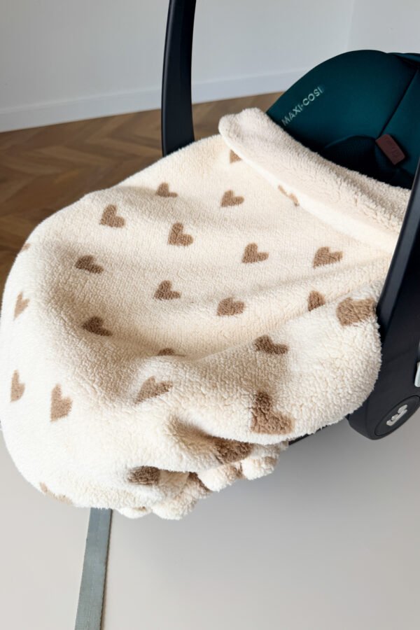 Couverture de cosy moumoute coeur taupe