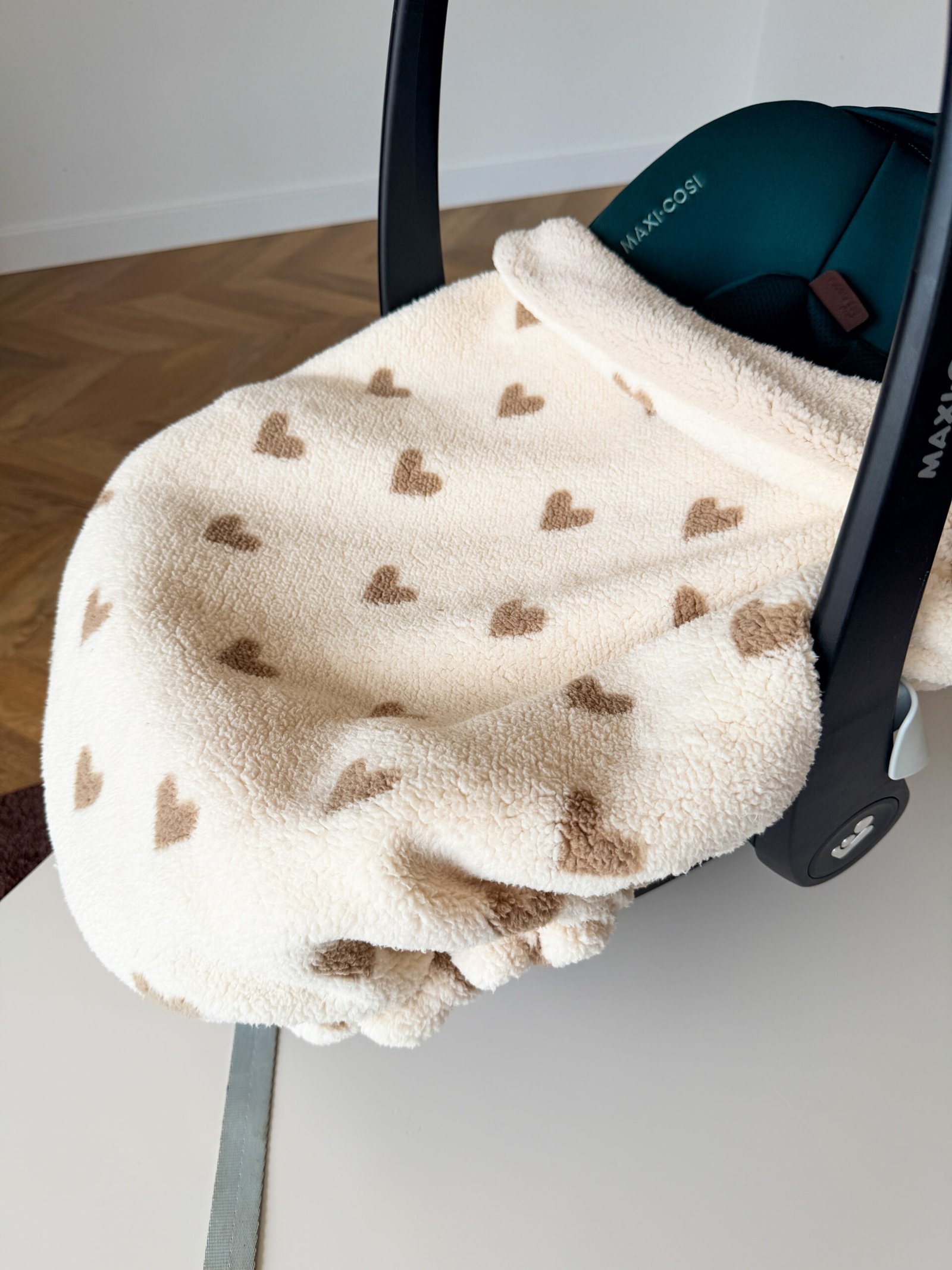 Couverture de cosy moumoute coeur taupe