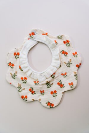 Bavoir fleuris froufrou