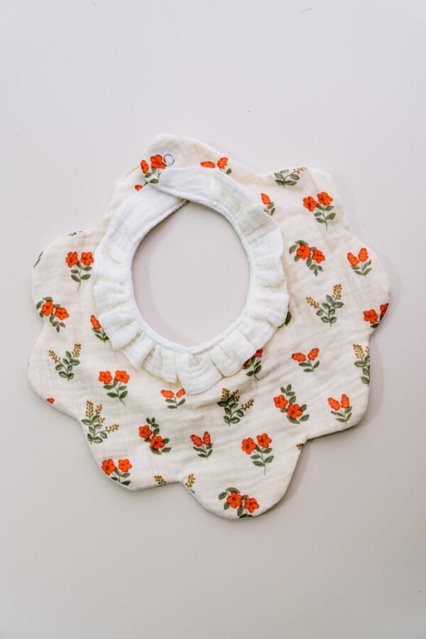 Bavoir fleuris froufrou
