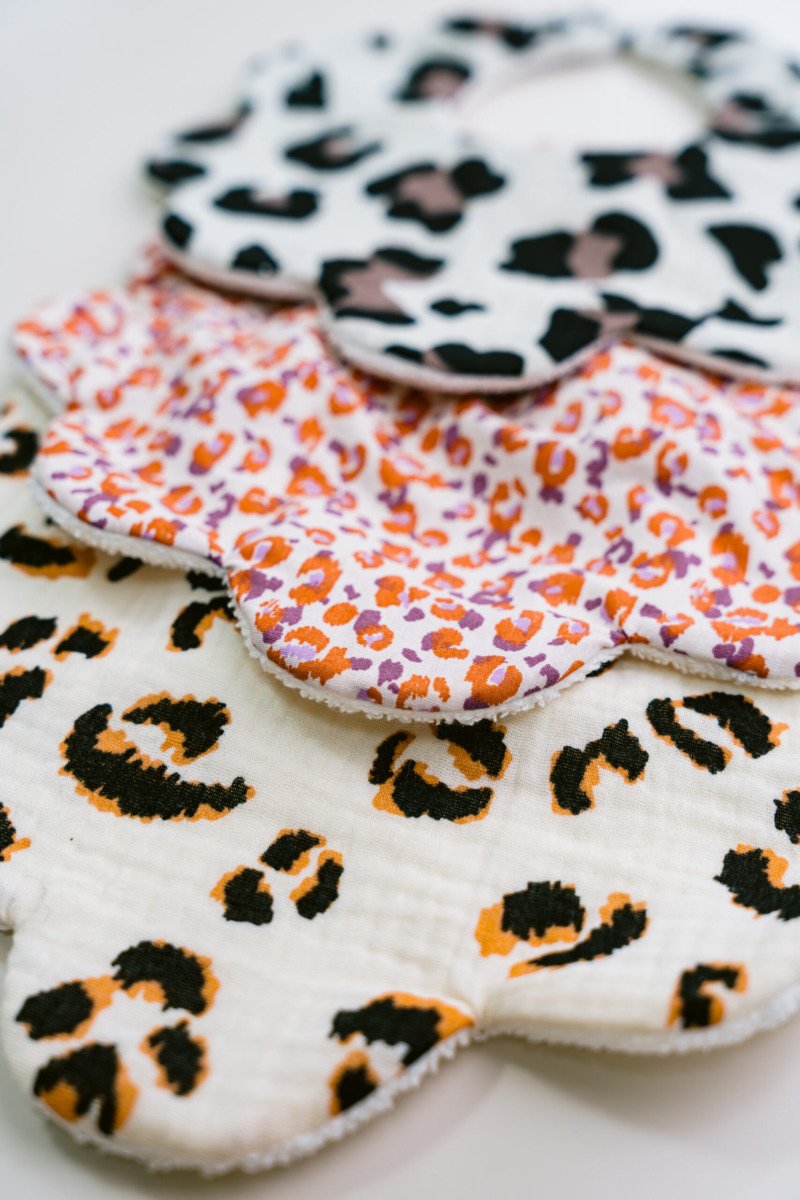 Lot de 3 bavoirs fleurs Leopard