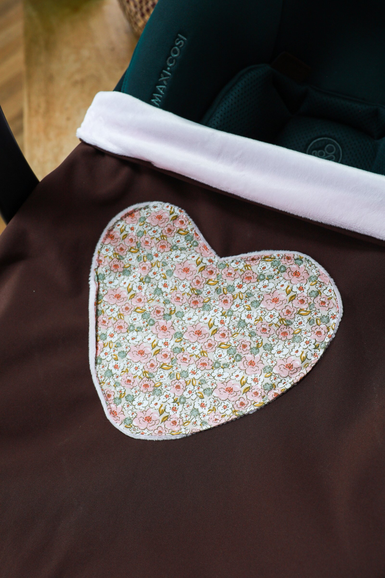 Couverture de cosy imper marron coeur Alma – Image 2
