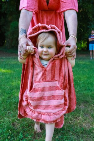 Poncho de bain rayé fraise